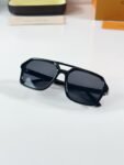 Louis_Vui-tton_2687_Gold_Black