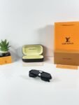 Louis_Vui-tton_2687_Gold_Black2