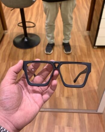 Louis_vui-tton_1502_black_plano