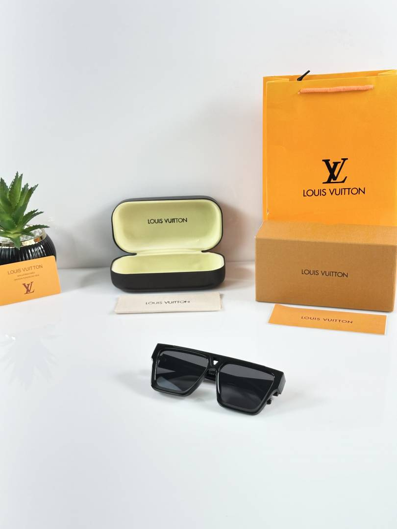 127 Louis Vuitton 1502 Shine Black Sunglasses with oversized square frame and dark lenses