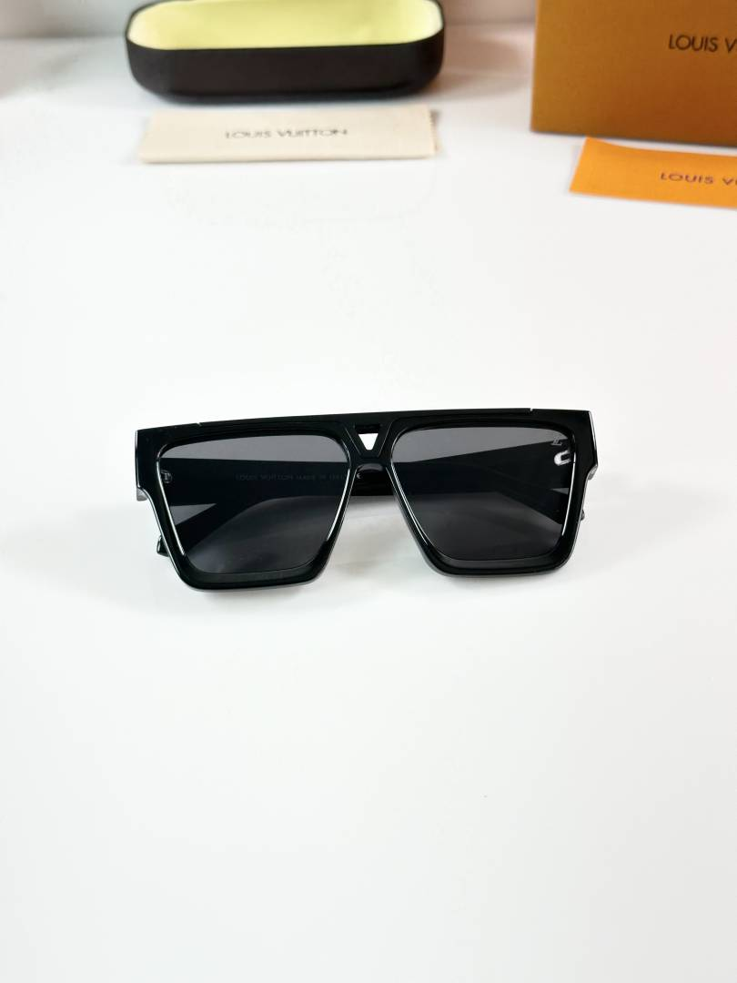 128 Louis Vuitton 1502 Shine Black Sunglasses with oversized square frame and dark lenses