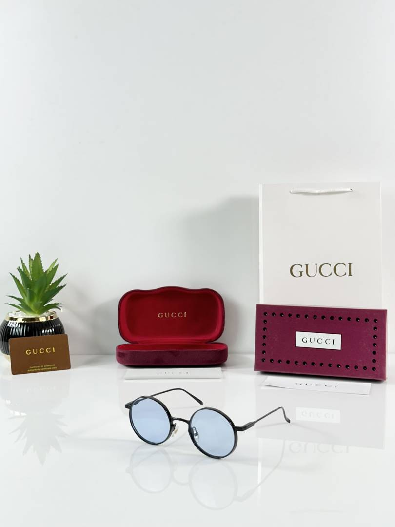 161 Gucci 001 Black Blue Sunglasses with round blue-tinted lenses and black frame