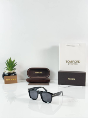 Tom Ford 259 Black Sunglasses with dark lenses and glossy square frame