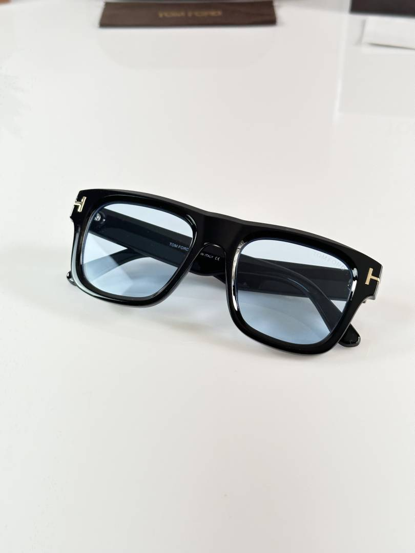 187 Tom Ford 259 Black Blue Sunglasses with glossy black square frame and blue lenses