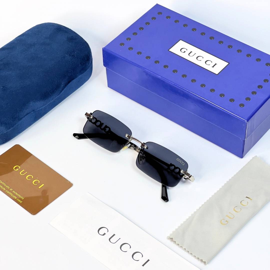 40 Gucci 59011 Silver Black rimless sunglasses with rectangular dark lenses