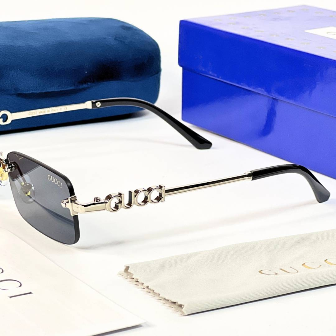 42 Gucci 59011 Silver Black rimless sunglasses with rectangular dark lenses