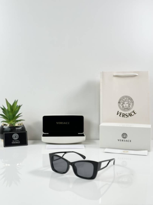 Versac WMNS 5337 Black sunglasses with glossy black rectangular frames and dark tinted lenses