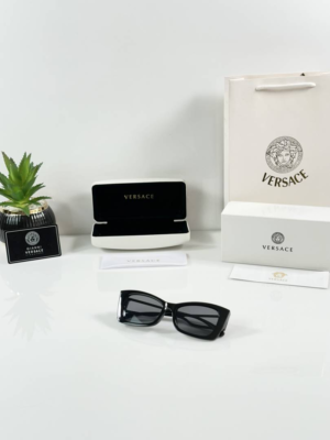 Versac WMNS 5337 Black sunglasses with glossy black rectangular frames and dark tinted lenses