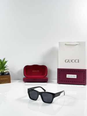 Guccii 1668 Shine Black sunglasses with glossy black rectangular frames and dark tinted lenses