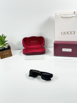 Guccii 1668 Shine Black sunglasses with glossy black rectangular frames and dark tinted lenses