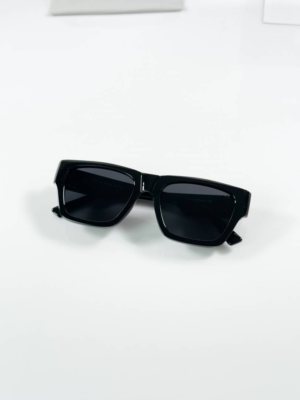 Guccii 1668 Shine Black sunglasses with glossy black rectangular frames and dark tinted lenses
