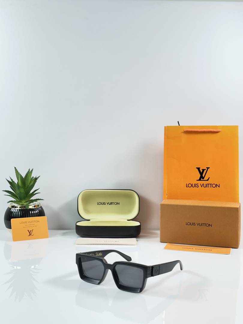 327 Loius Vutton 0325 Matte Black sunglasses with rectangular frames and dark grey tinted lenses