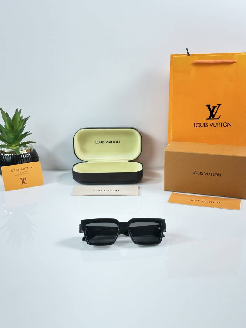 328 Loius Vutton 0325 Matte Black sunglasses with rectangular frames and dark grey tinted lenses