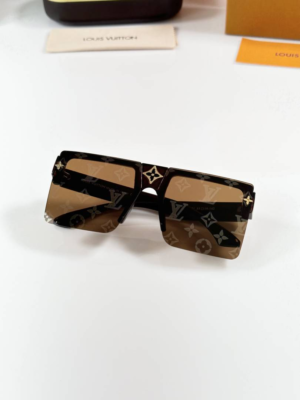Loiu$_Vutton 3371 Printed Brown monogram square sunglasses with black frame and gold-tone accents